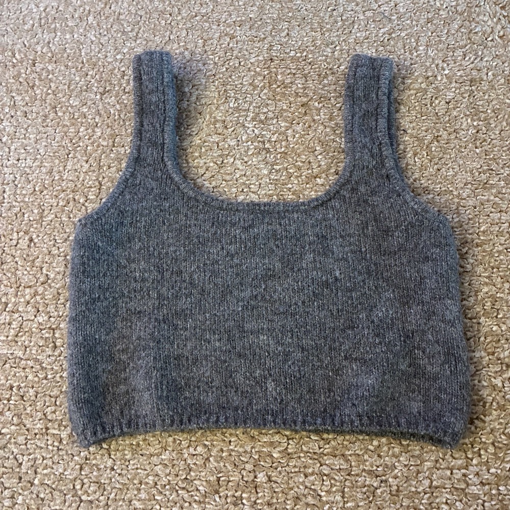 H&M Womens Crop Tank Top XS Gray Knit Fuzzy Scoop Neck Sleeveless Ribbed Hem